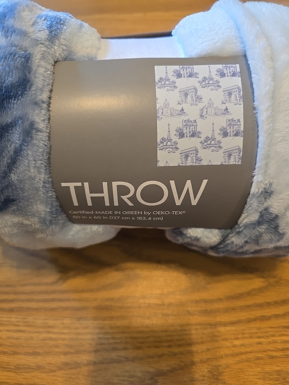 Plush Blue and White Throw Blanket - Cozy Microfiber